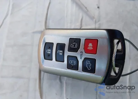 2015 Toyota Sienna Xle 8 Passenger z USA, uszkodzony, nr VIN 5TDYK3DC1FS674926